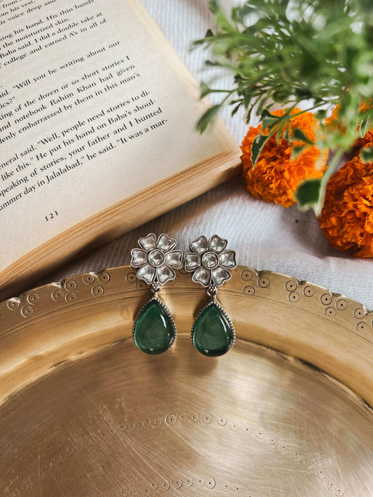 Gul silver polki and emerald glass stone earring