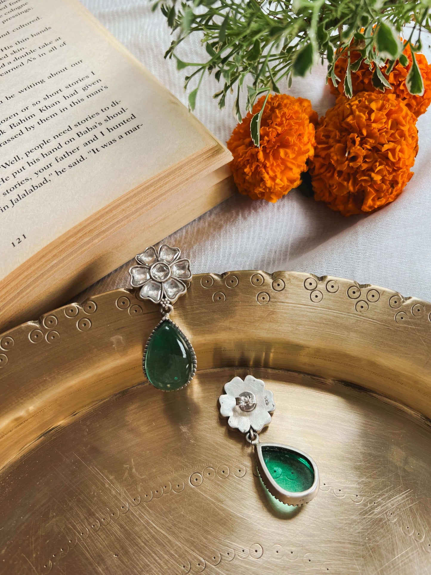 Gul silver polki and emerald glass stone earring