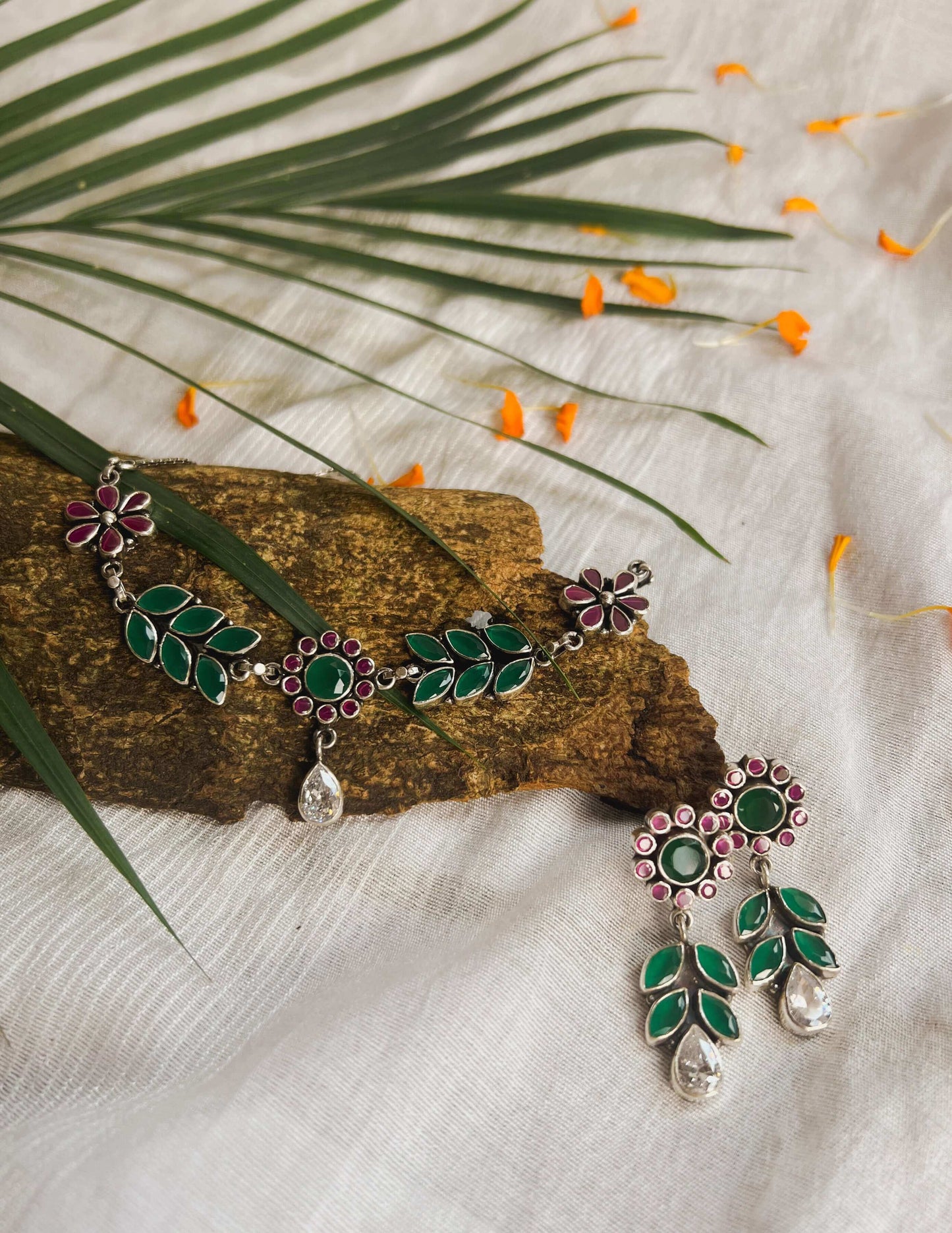 Bela silver eardrops with green and pink glass stone