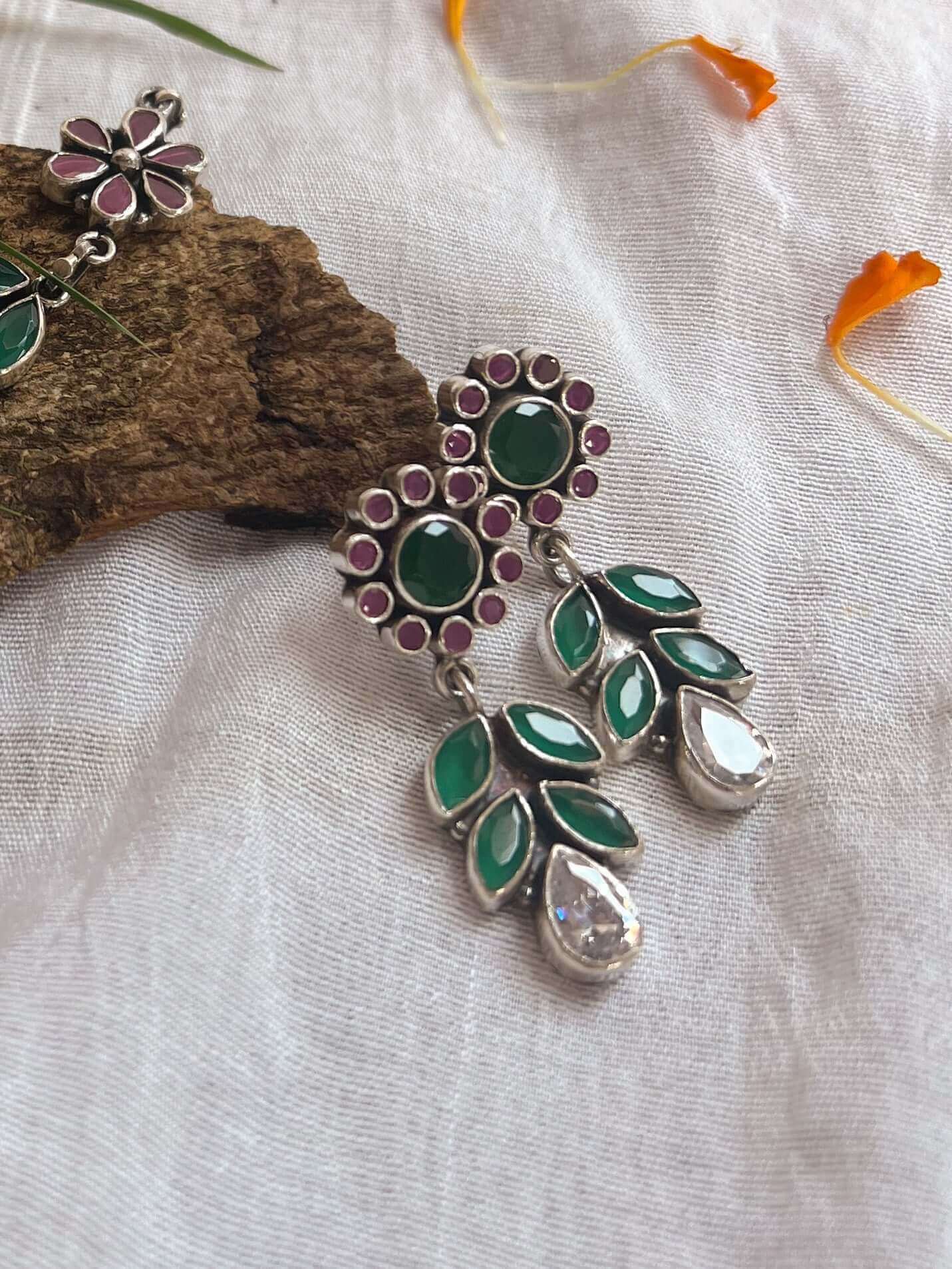 Bela silver eardrops with green and pink glass stone