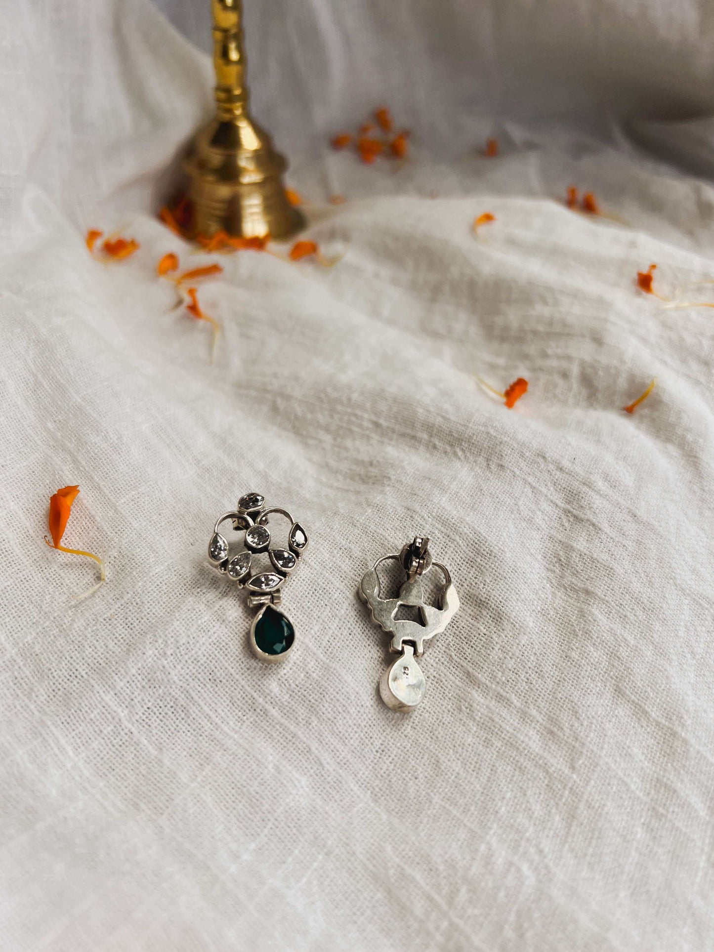 Ekaa studs in kundan with drop detail
