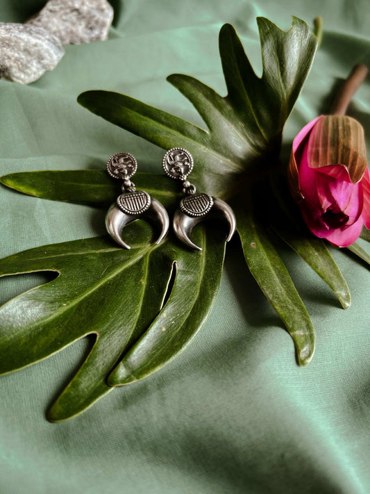 Kairavi oxidised silver crescent moon earring