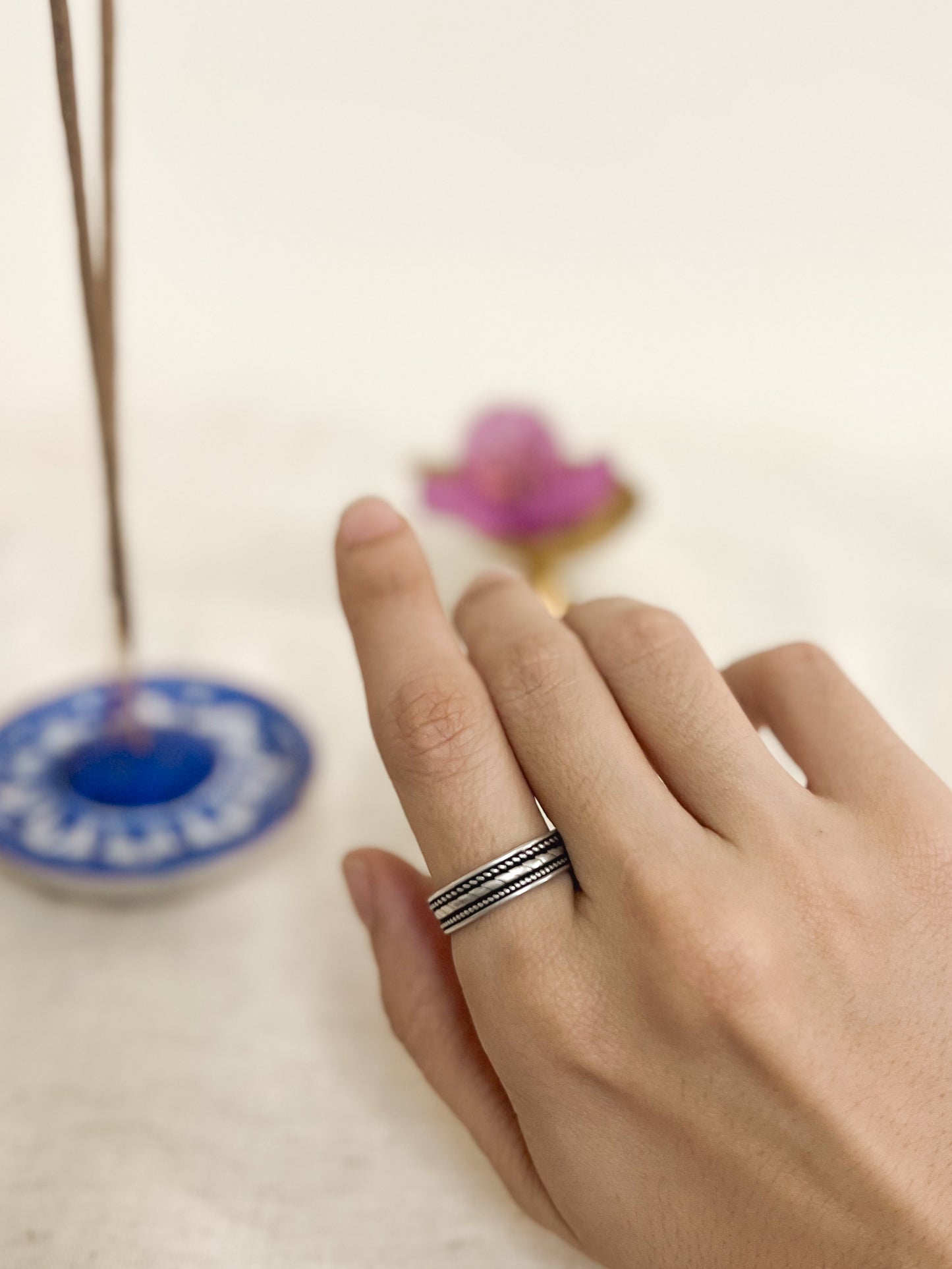 Corded classic band ring in silver (adjustable)