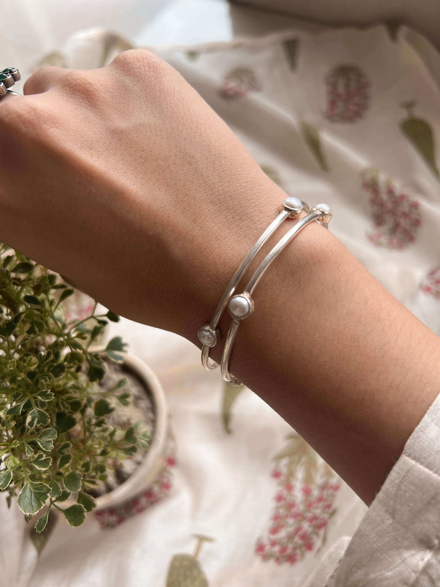 Mukta pearl detail bangle (1 pc)