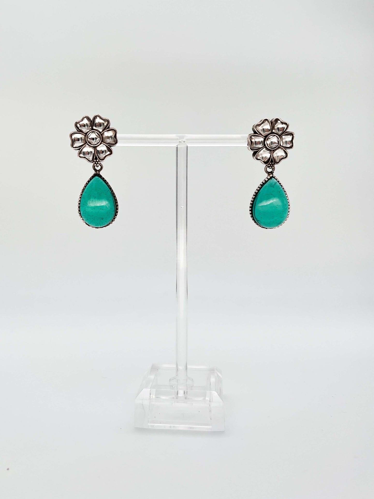 Gul silver polki and emerald glass stone earring