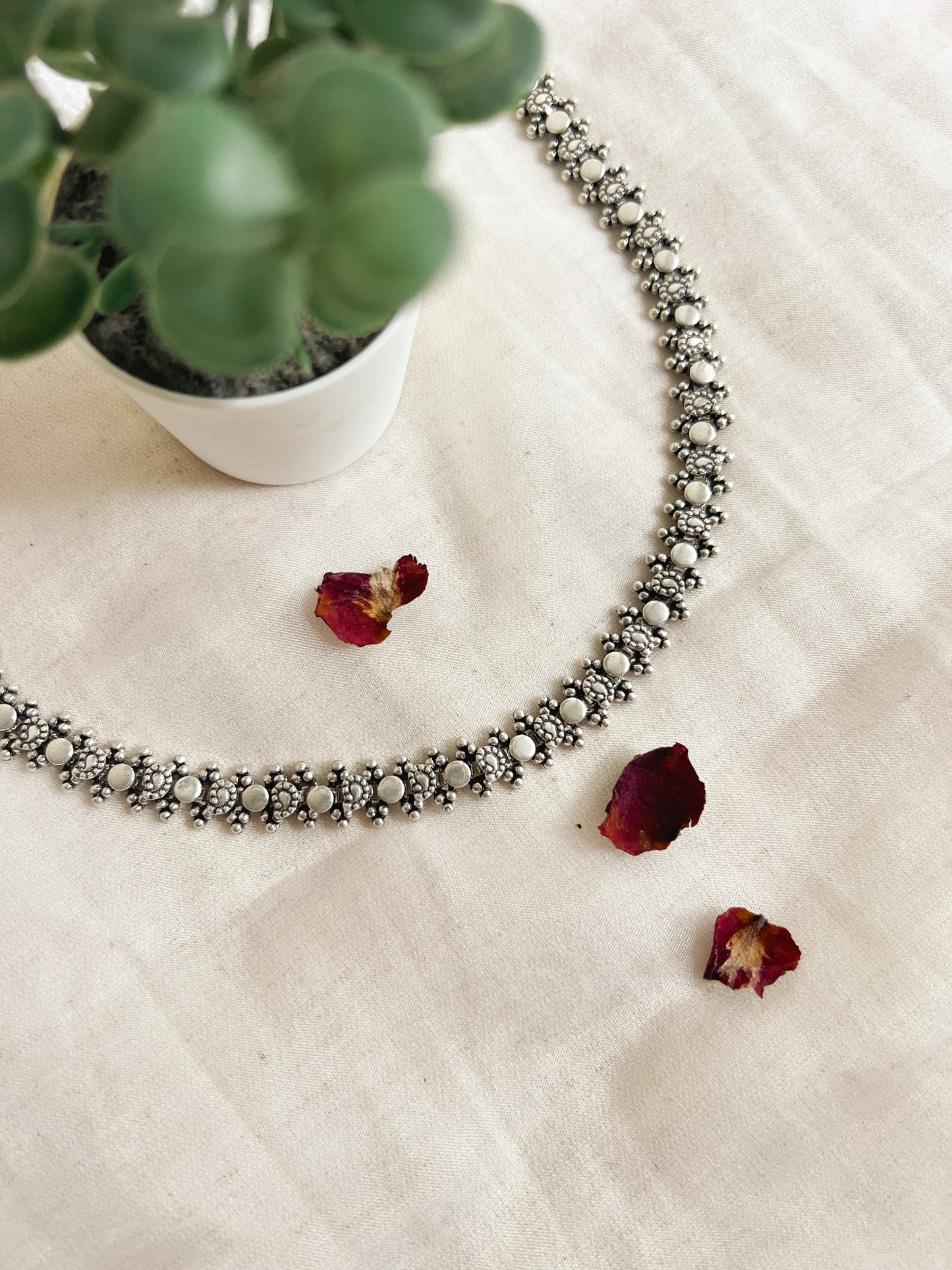 Nayanika paisley chain choker in sterling silver
