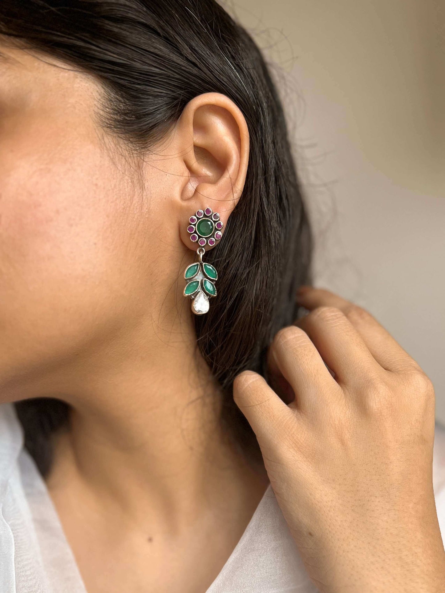 Bela silver eardrops with green and pink glass stone