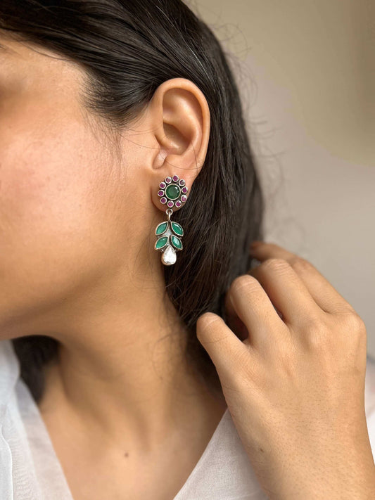 Bela silver eardrops with green and pink glass stone
