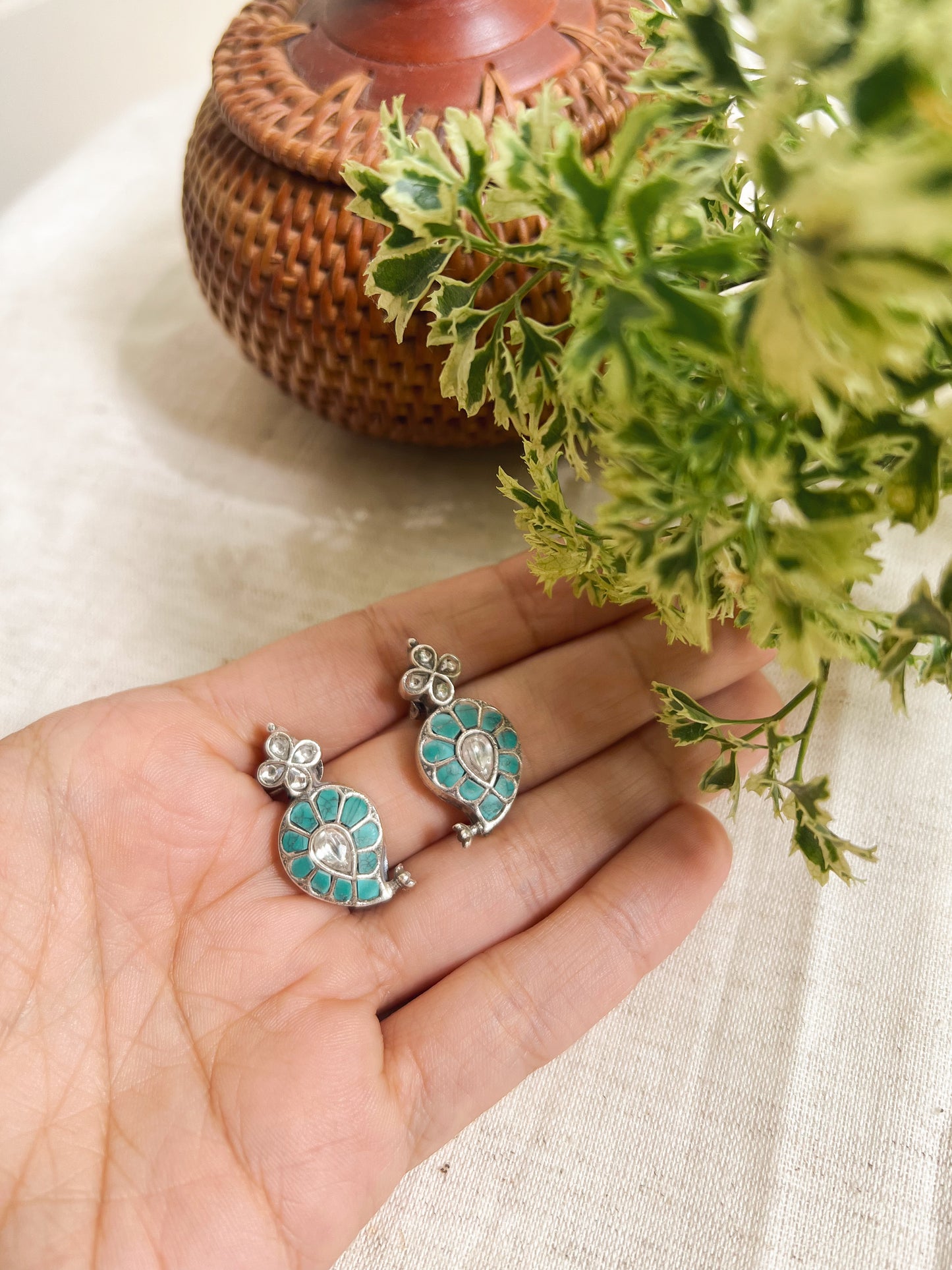 Buta studs in kundan with feroz detail crafted in silver