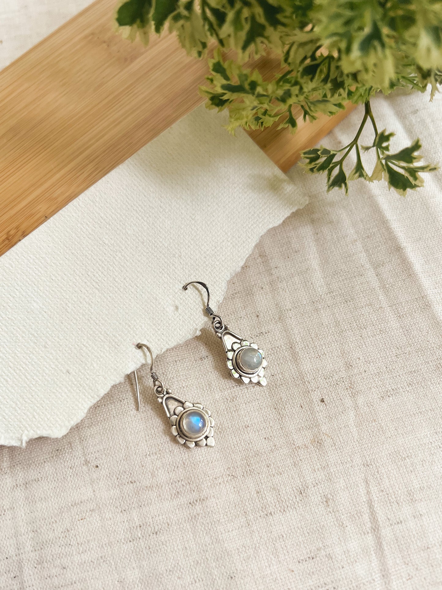 Arka fish hooks with white opal stone in silver