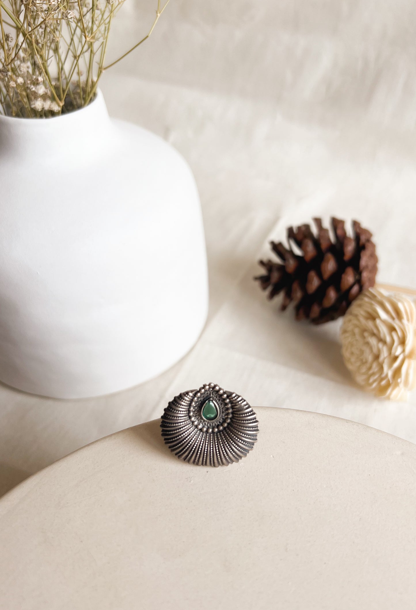 Mugdha silver ring with green onyx detail