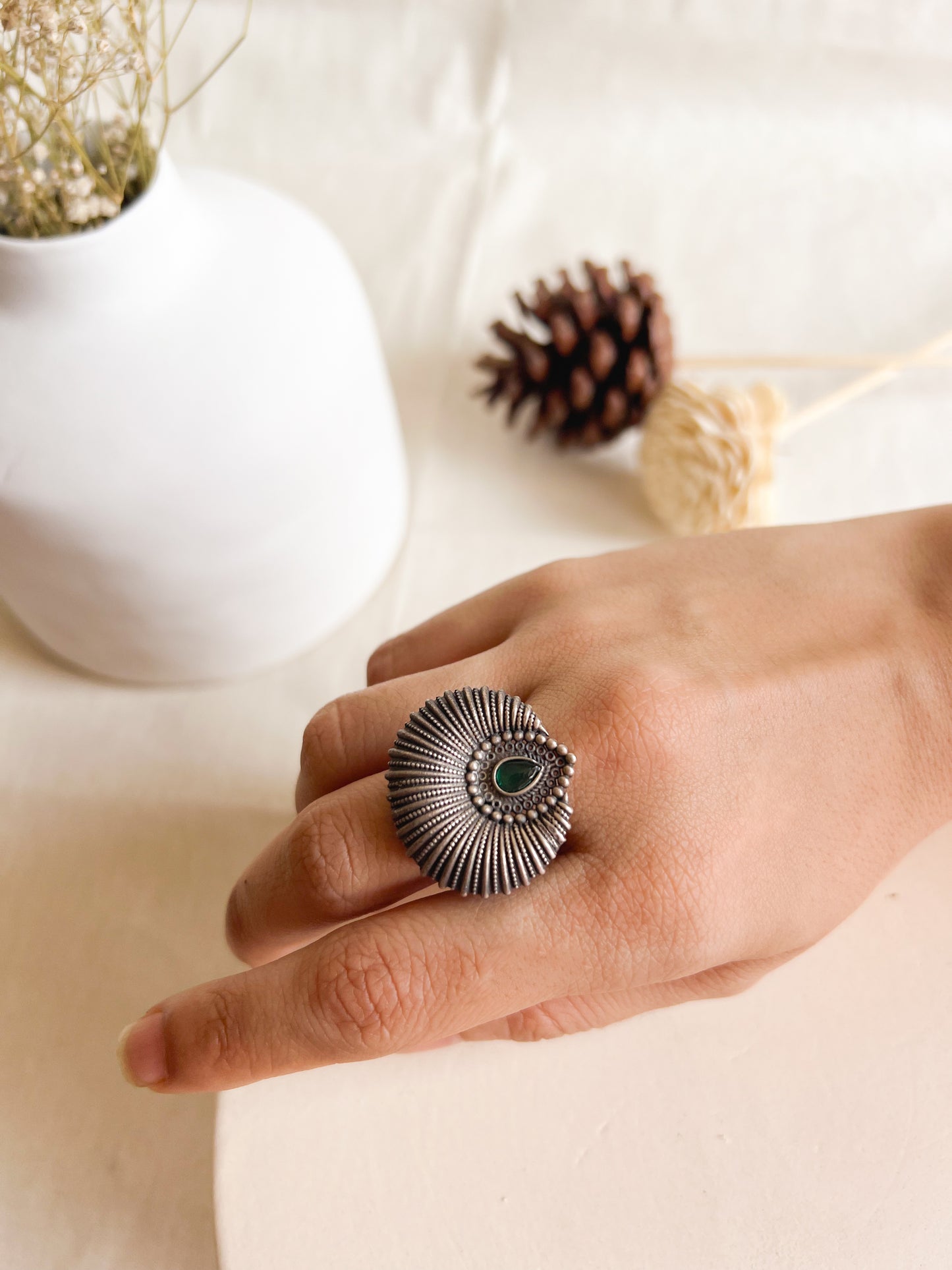 Mugdha silver ring with green onyx detail