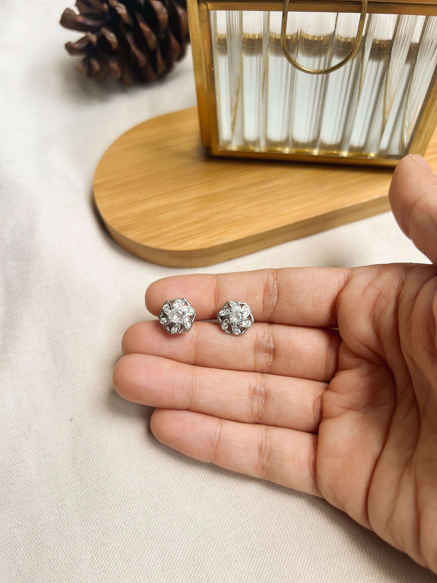 Maeve studs in 925 silver with zircons