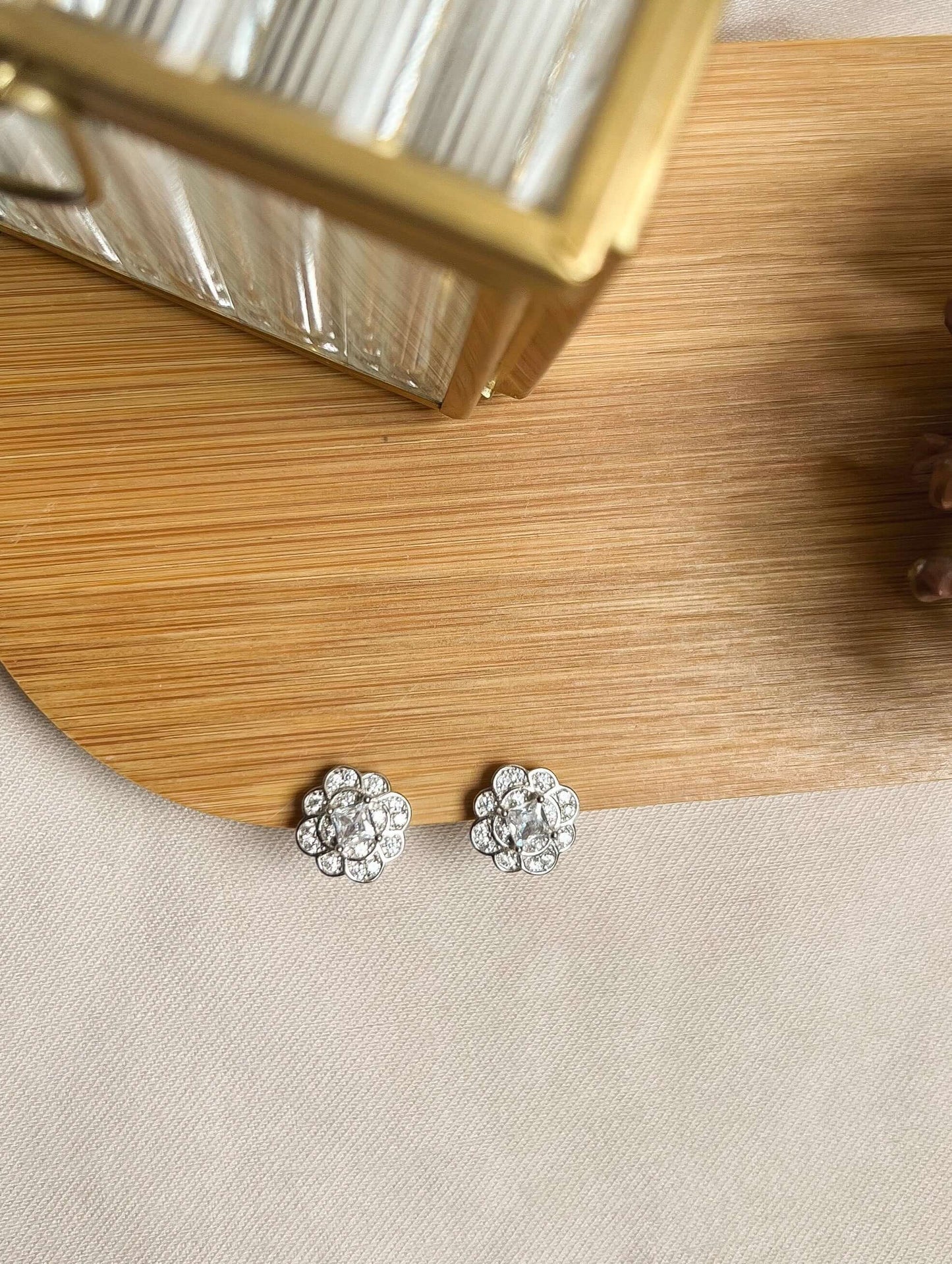 Lumi 925 silver studs with zircons
