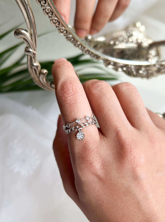Delara silver ring with link chain and drop detail