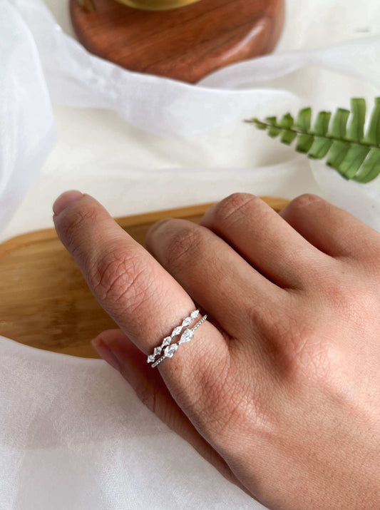 Mei silver ring with zircons