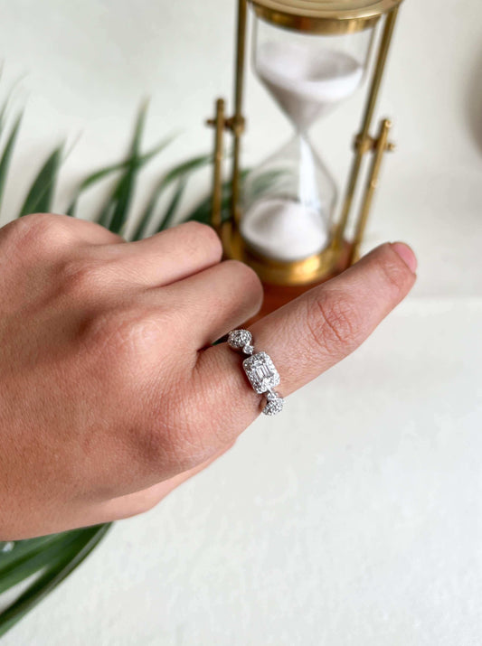 Noura sterling silver ring with zircons