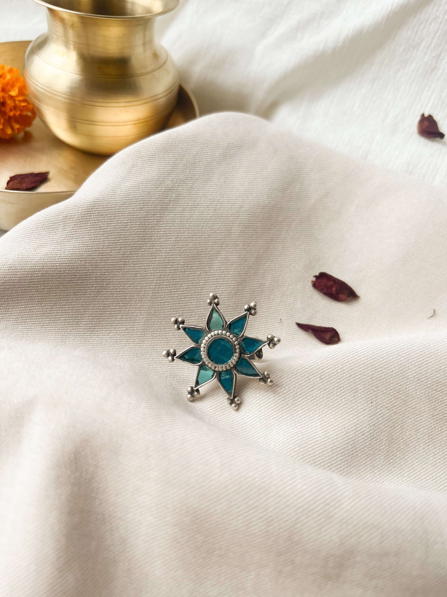 Chamkila silver ring with blue mirror detail