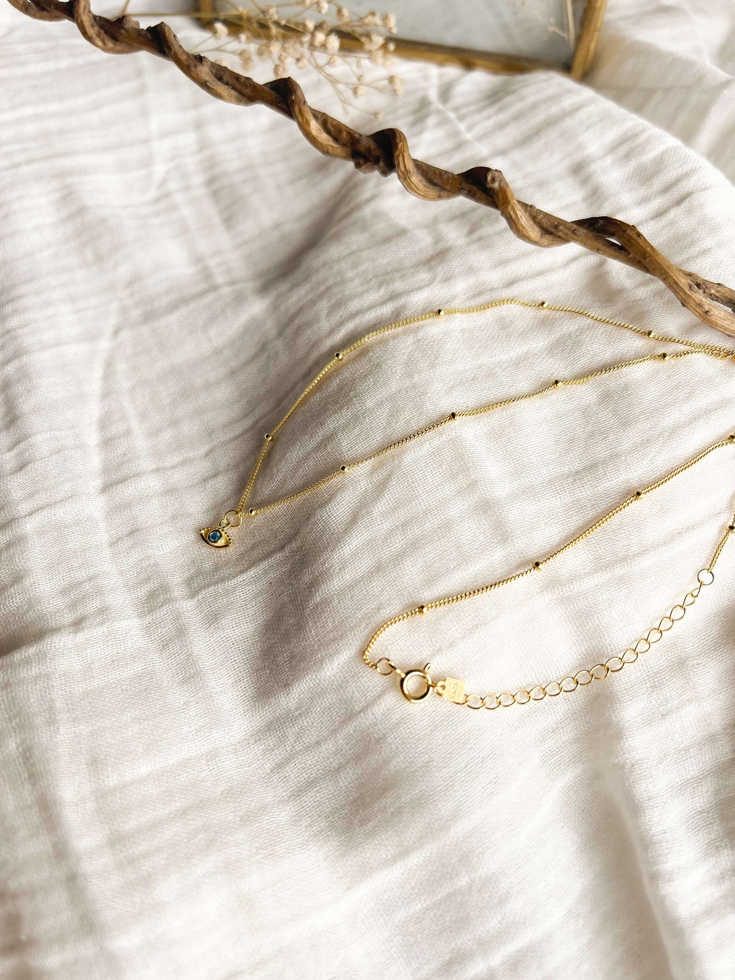 Evil eye necklace in gold plating with beaded chain