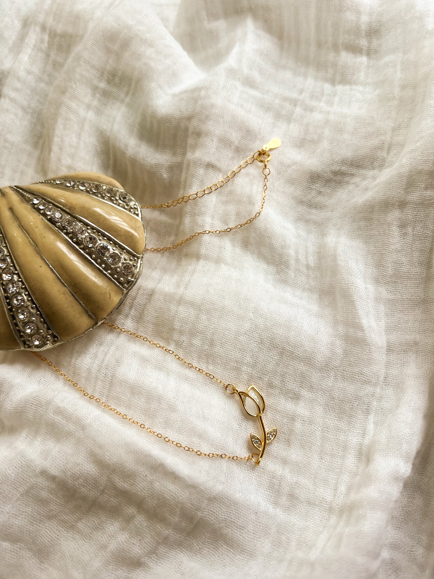 Rosa gold plated silver chain with rose charm