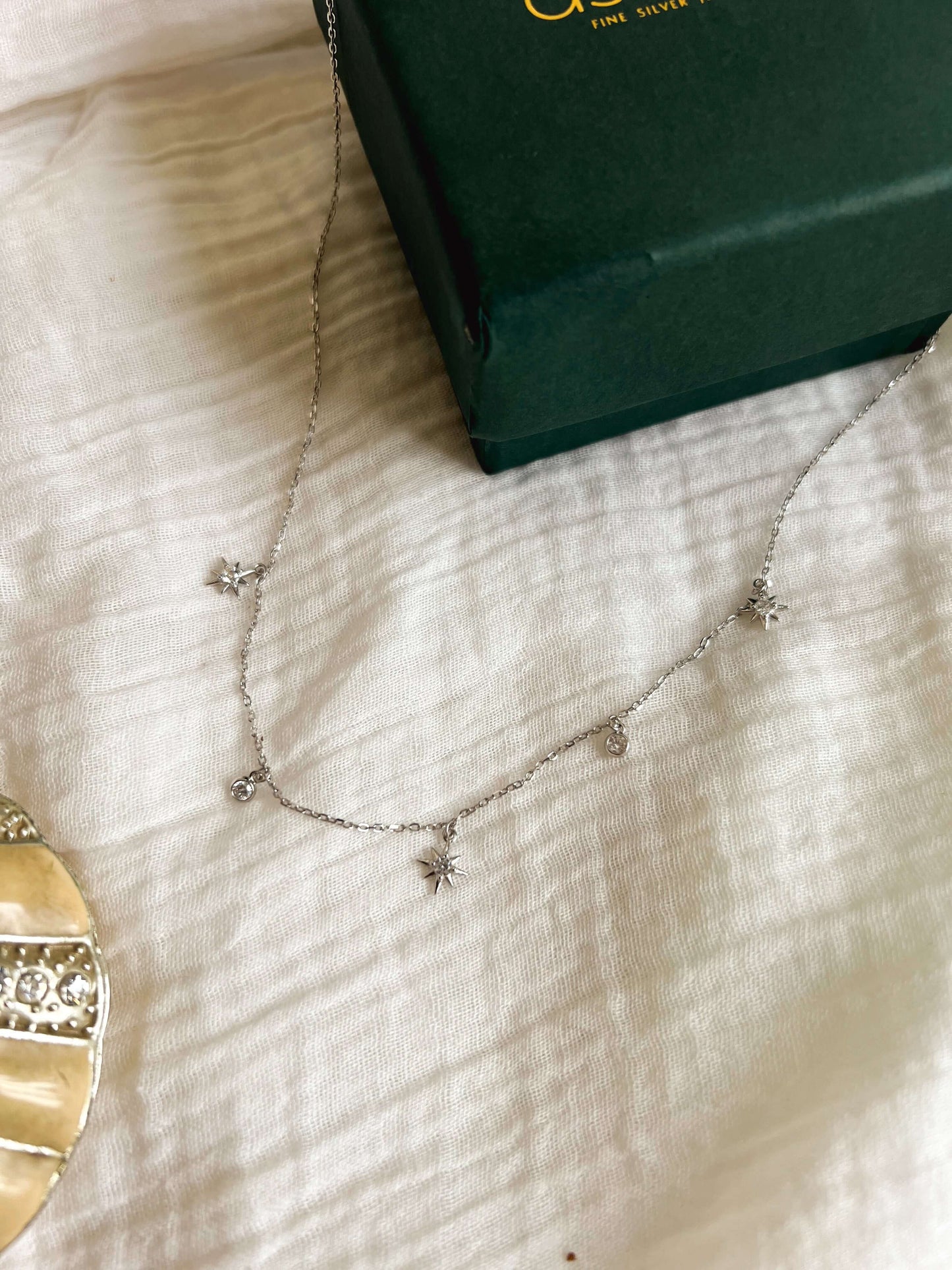 Starburst silver chain with adjustable closure