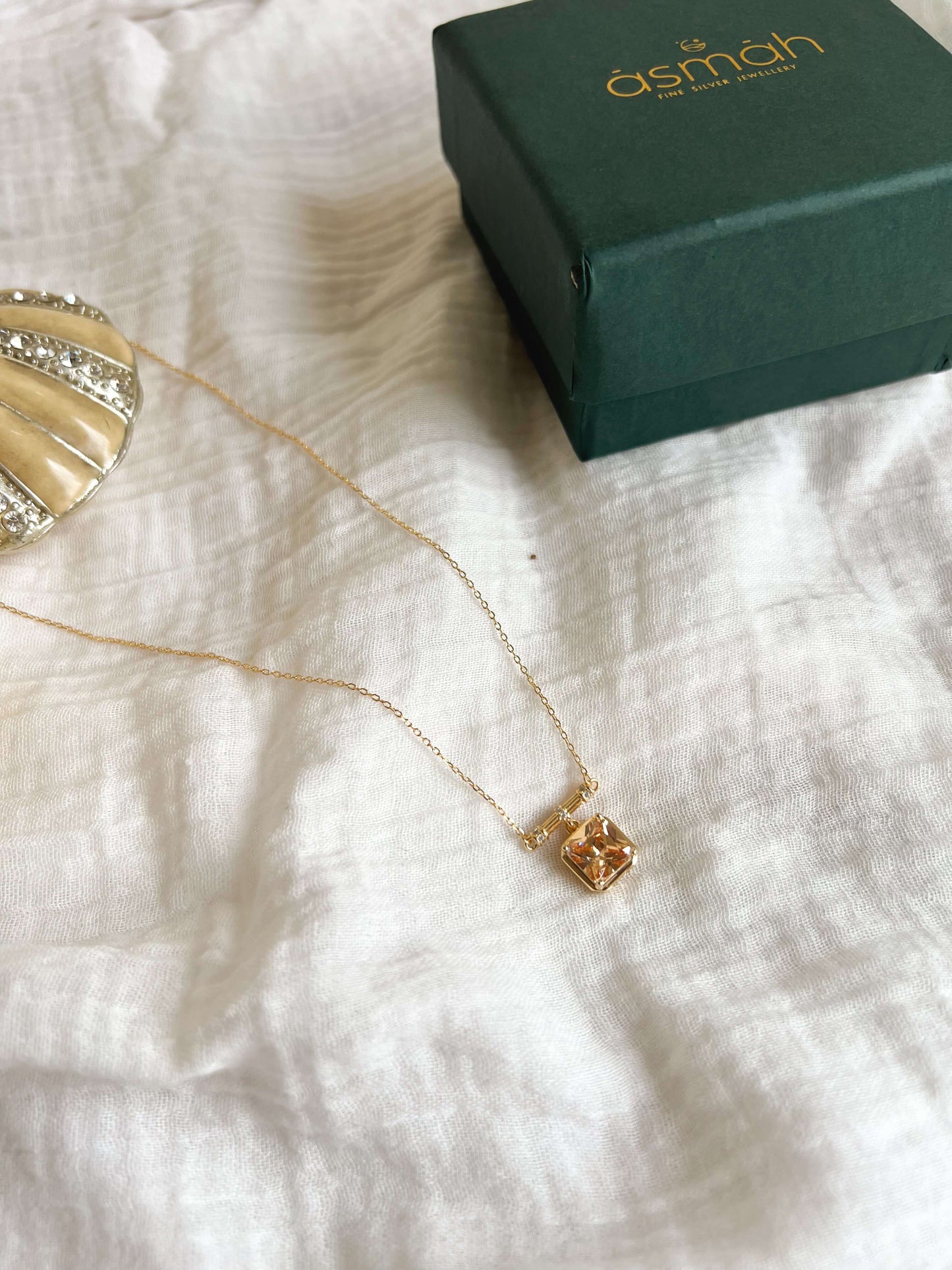 Cubic gold plated silver chain with rose crystal