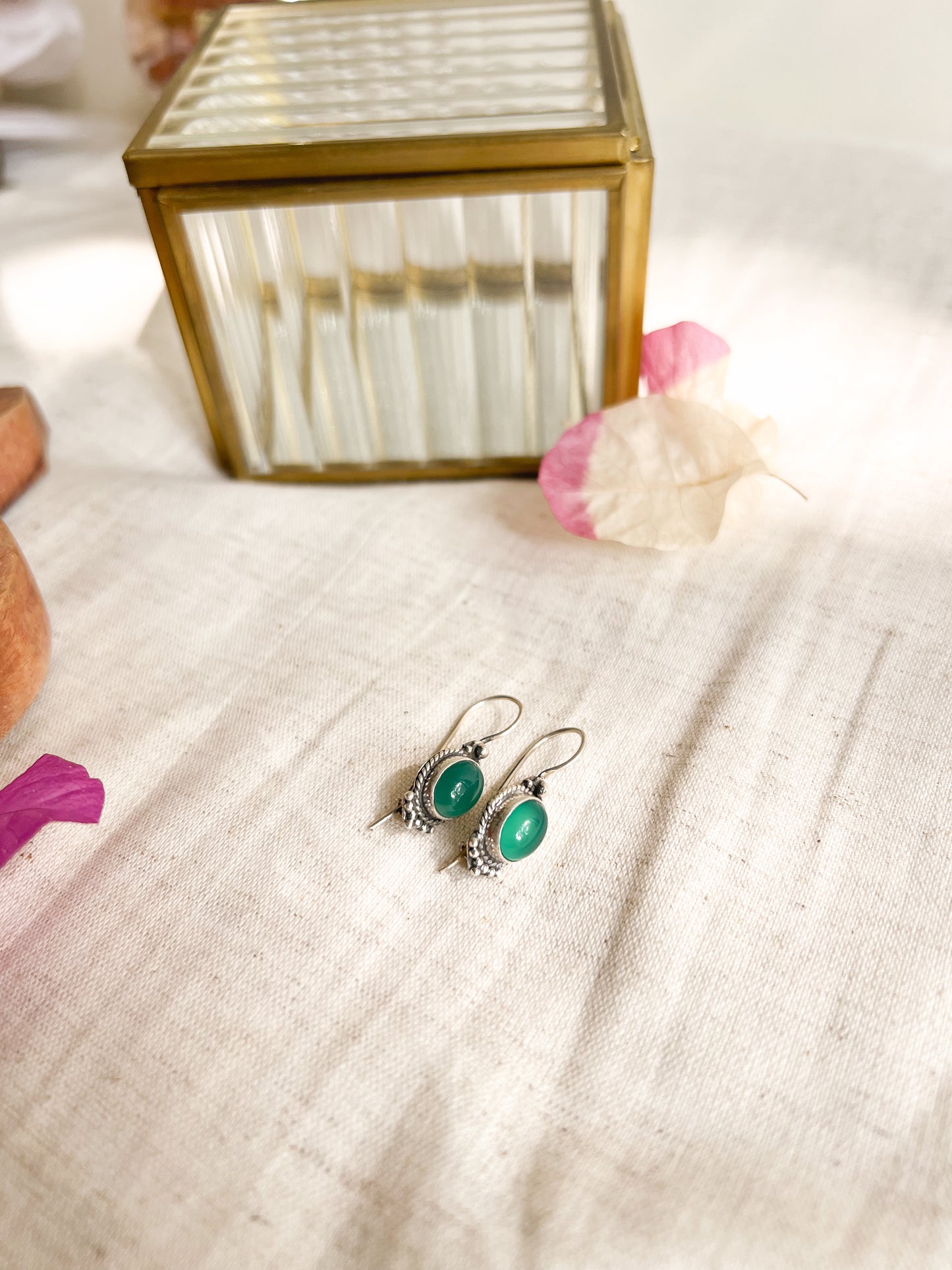 Arwa fish hook in silver with green agate stone