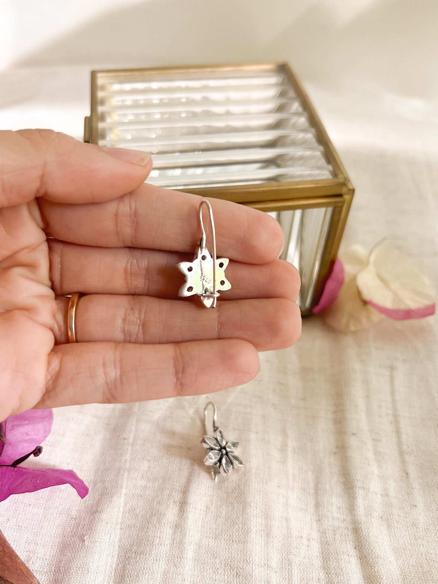 Keerat fish hook earrings in silver with kundan flower (2 color variants)