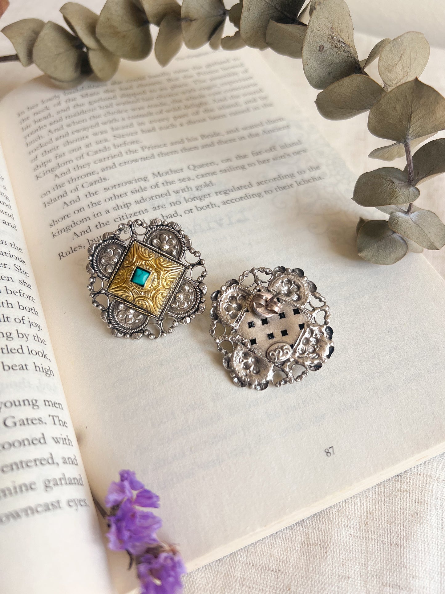 Aloka dual tone silver ear studs with firoza detail