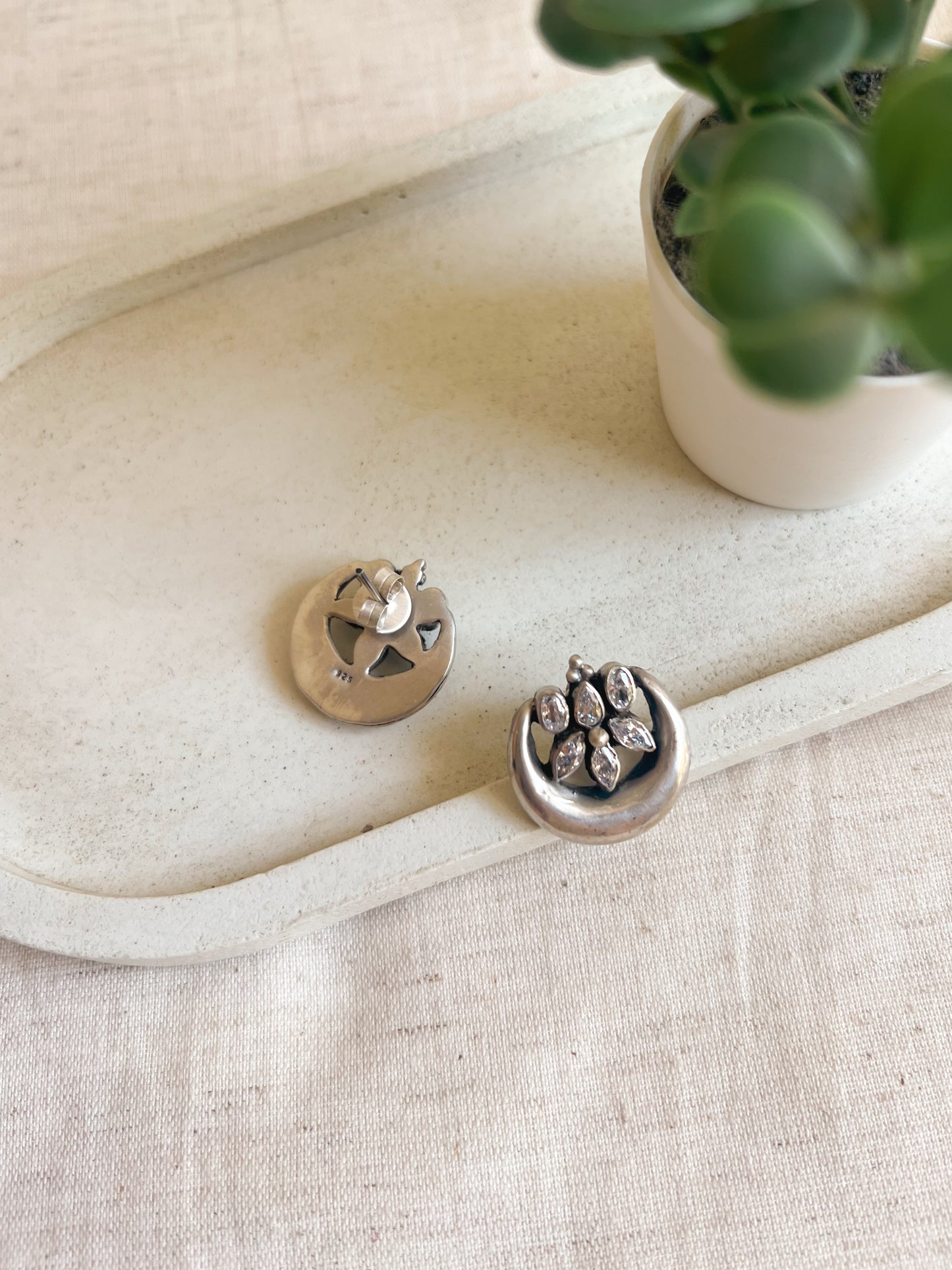 Chand phool silver studs with kundan detail