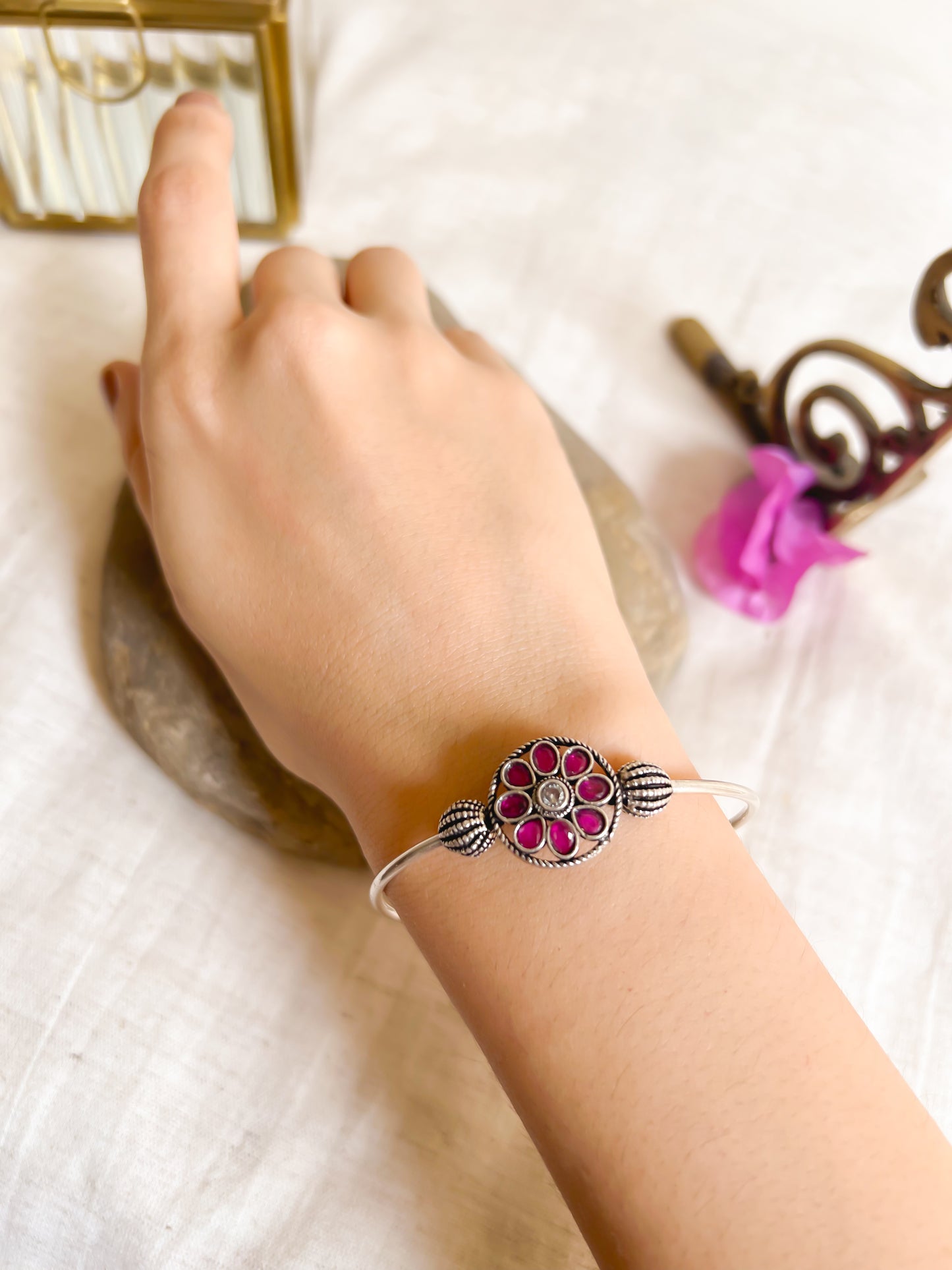 Manjri kada in silver with kundan details and silver beads (adjustable)