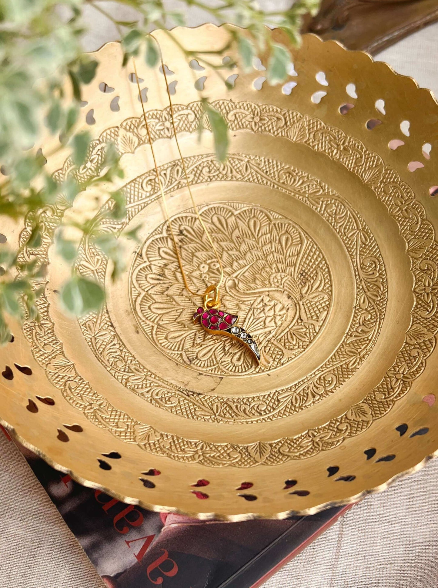Dhuni gold plated neckchain with parrot motif in kundan