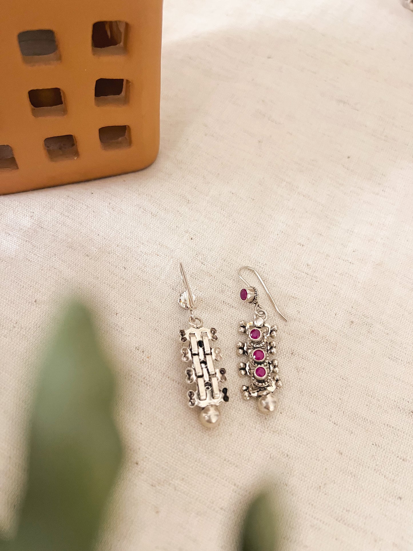 Saraj fish hook silver earrings with pink stones