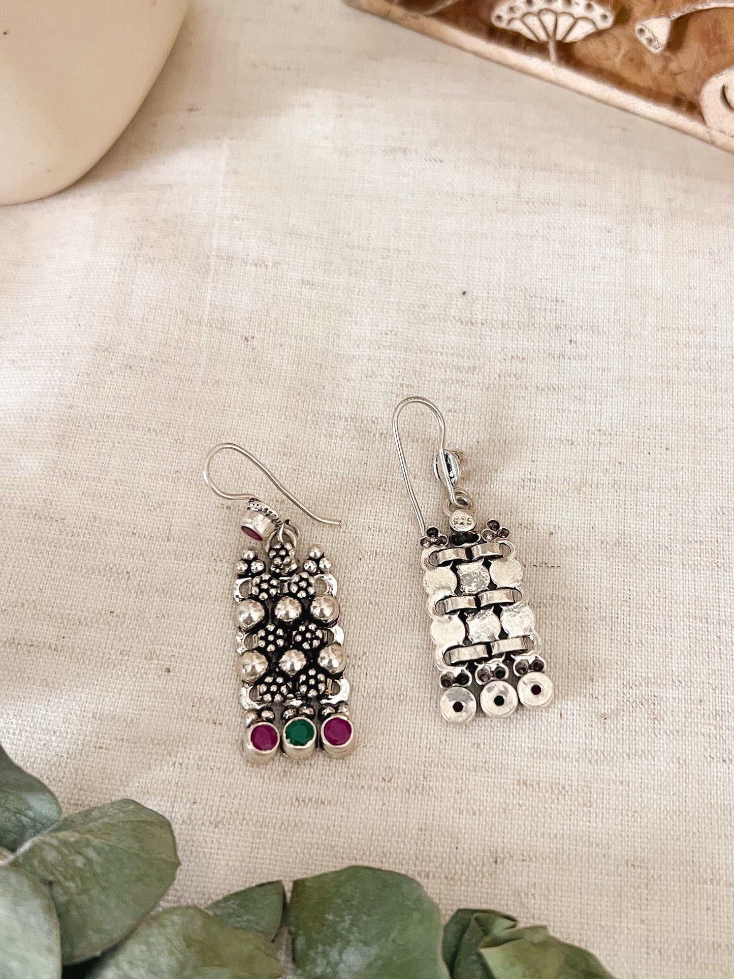 Jheena fish hook with colored stones