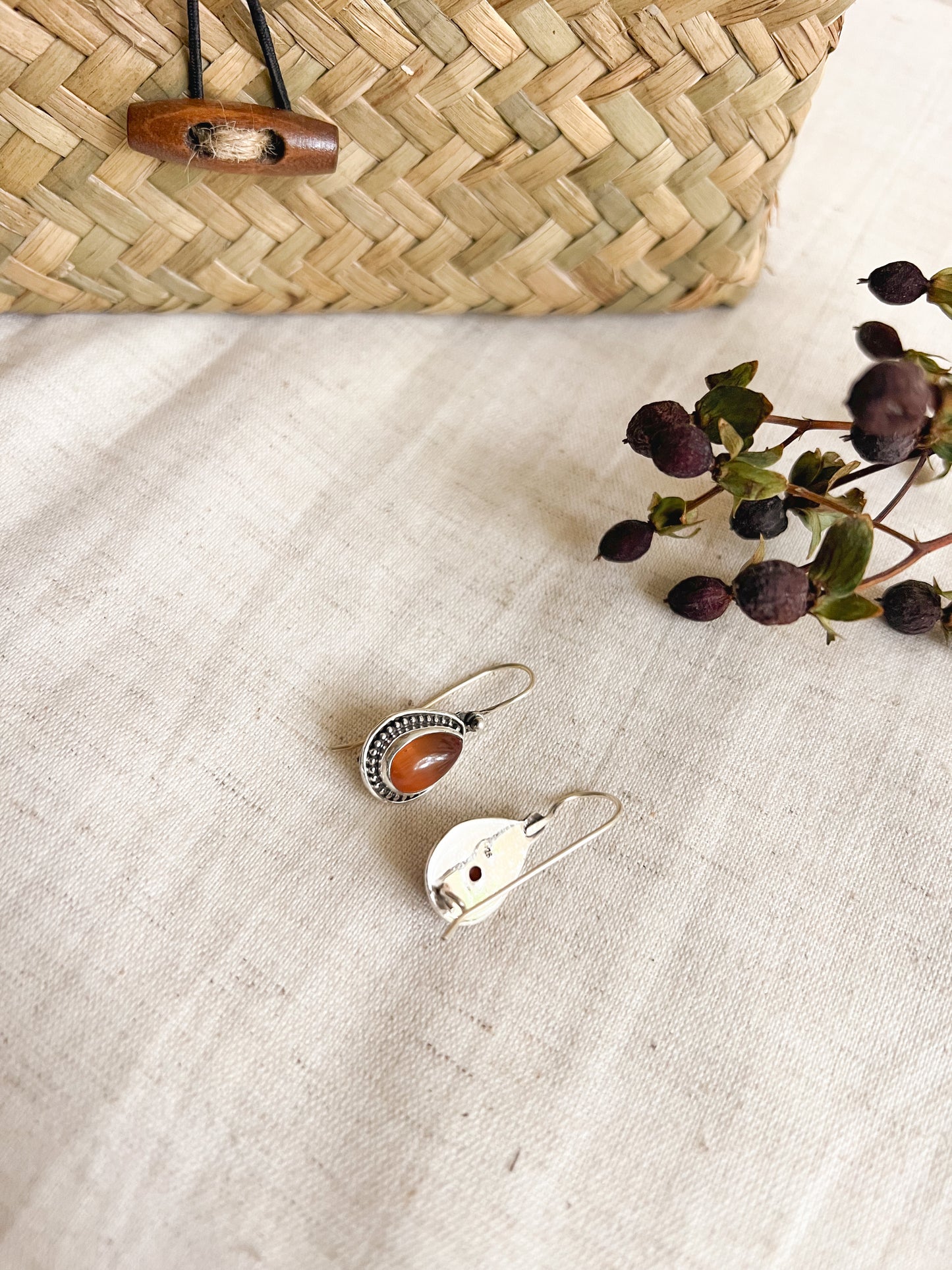 Narangi tear drop fish hook in silver