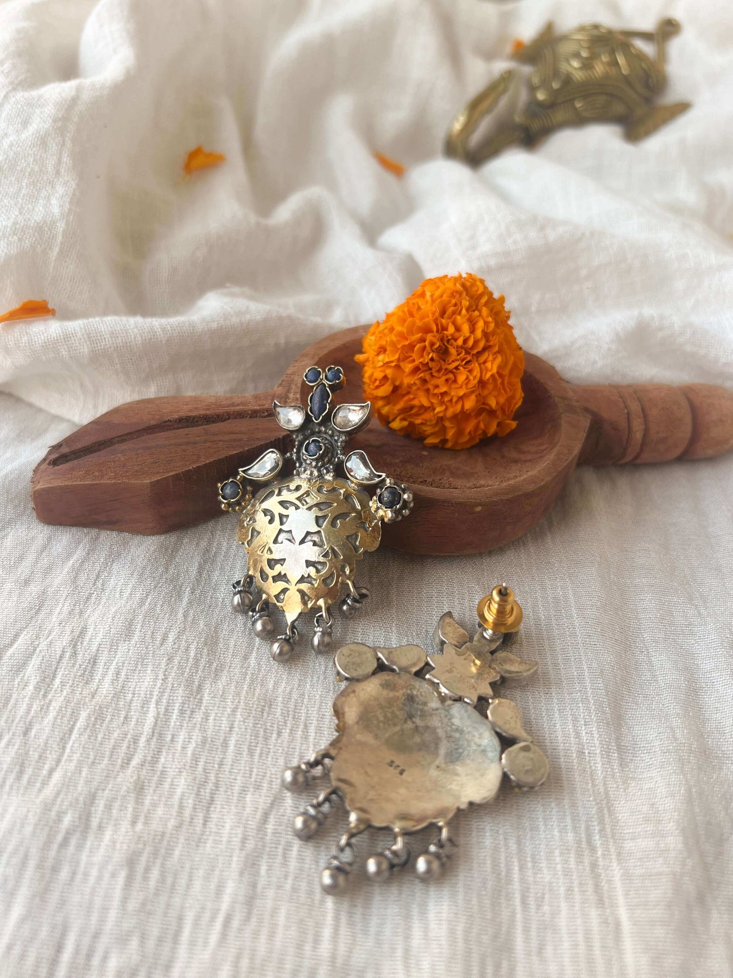 Neel dual tone silver earring with lapis lazuli and kundan stone