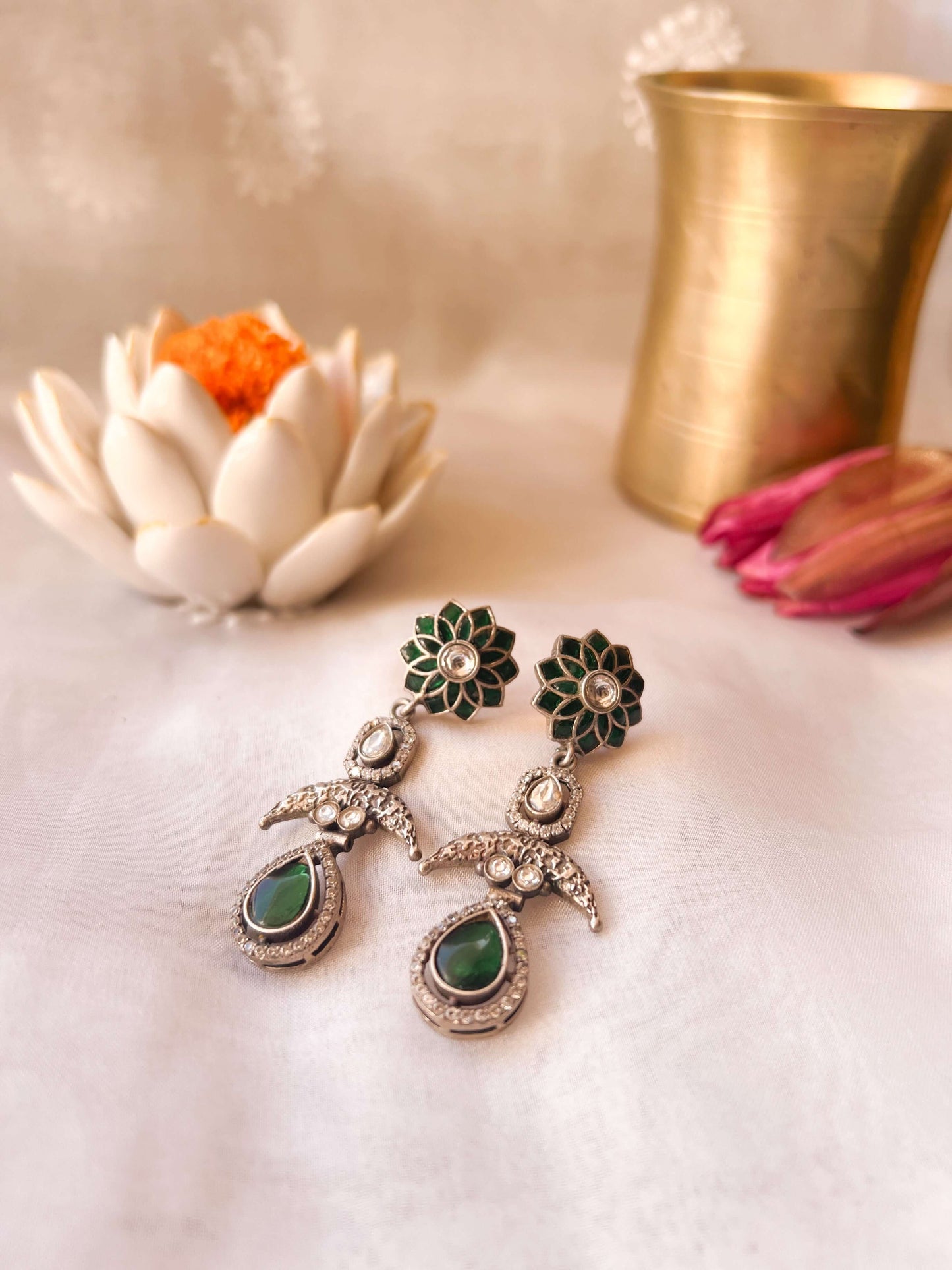 Nainika oxidised silver earring with emerald kundan stone