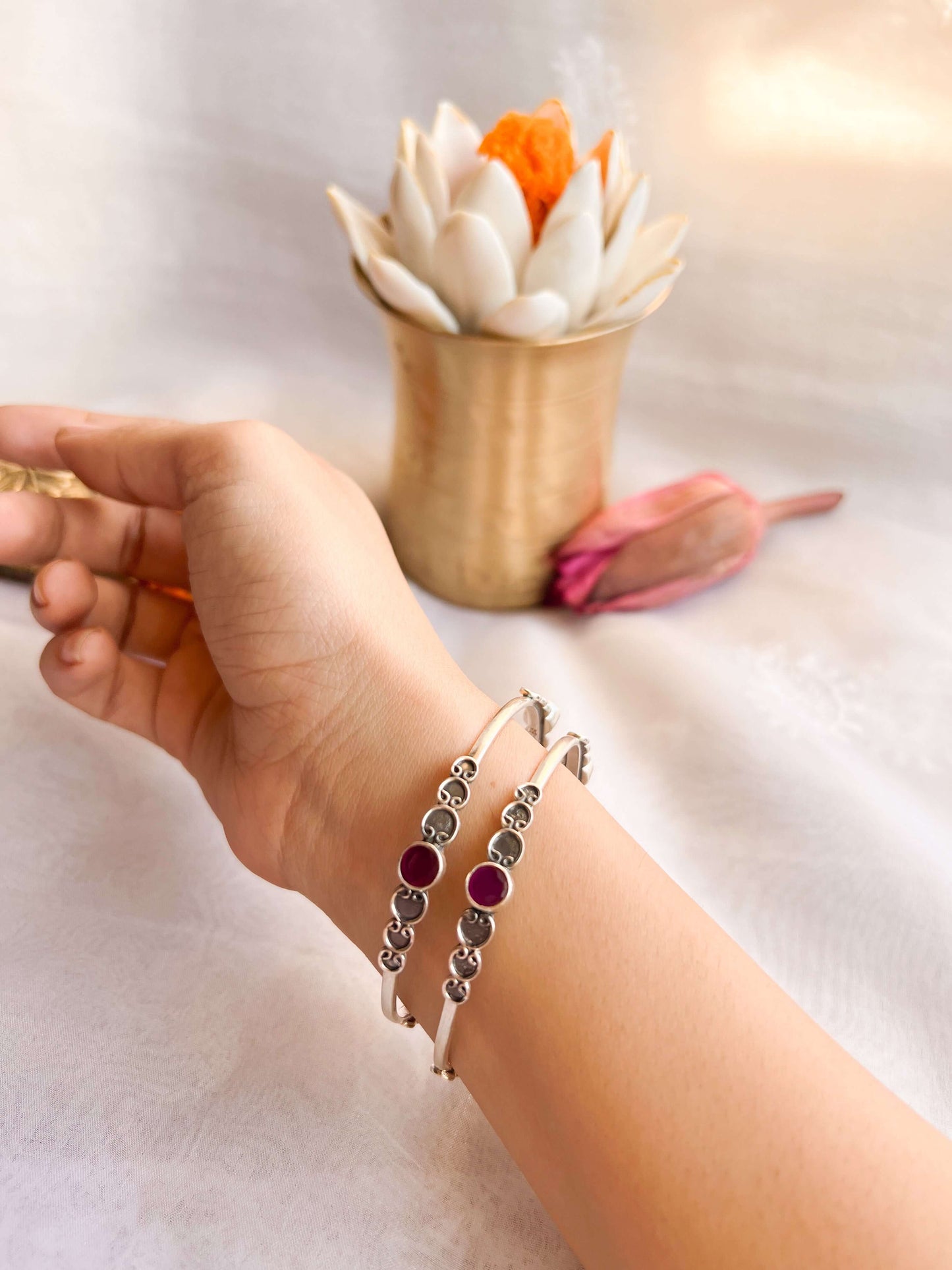 Savi oxidised bangle with ruby stone (for 1 pc)
