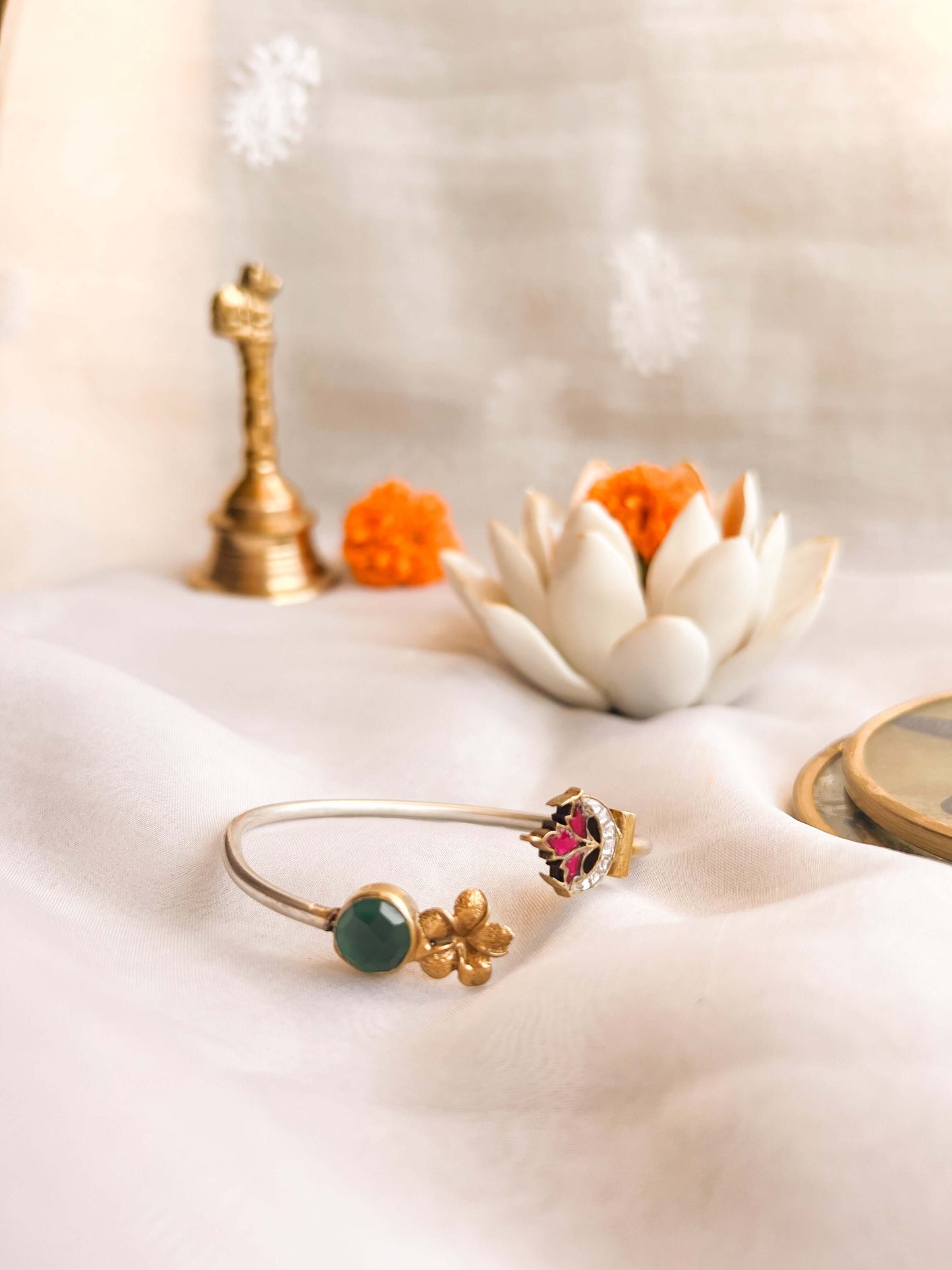 Ditya dual tone kada in silver with kundan details and emerald onyx