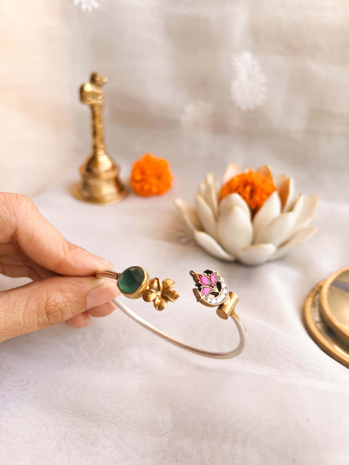 Ditya dual tone kada in silver with kundan details and emerald onyx