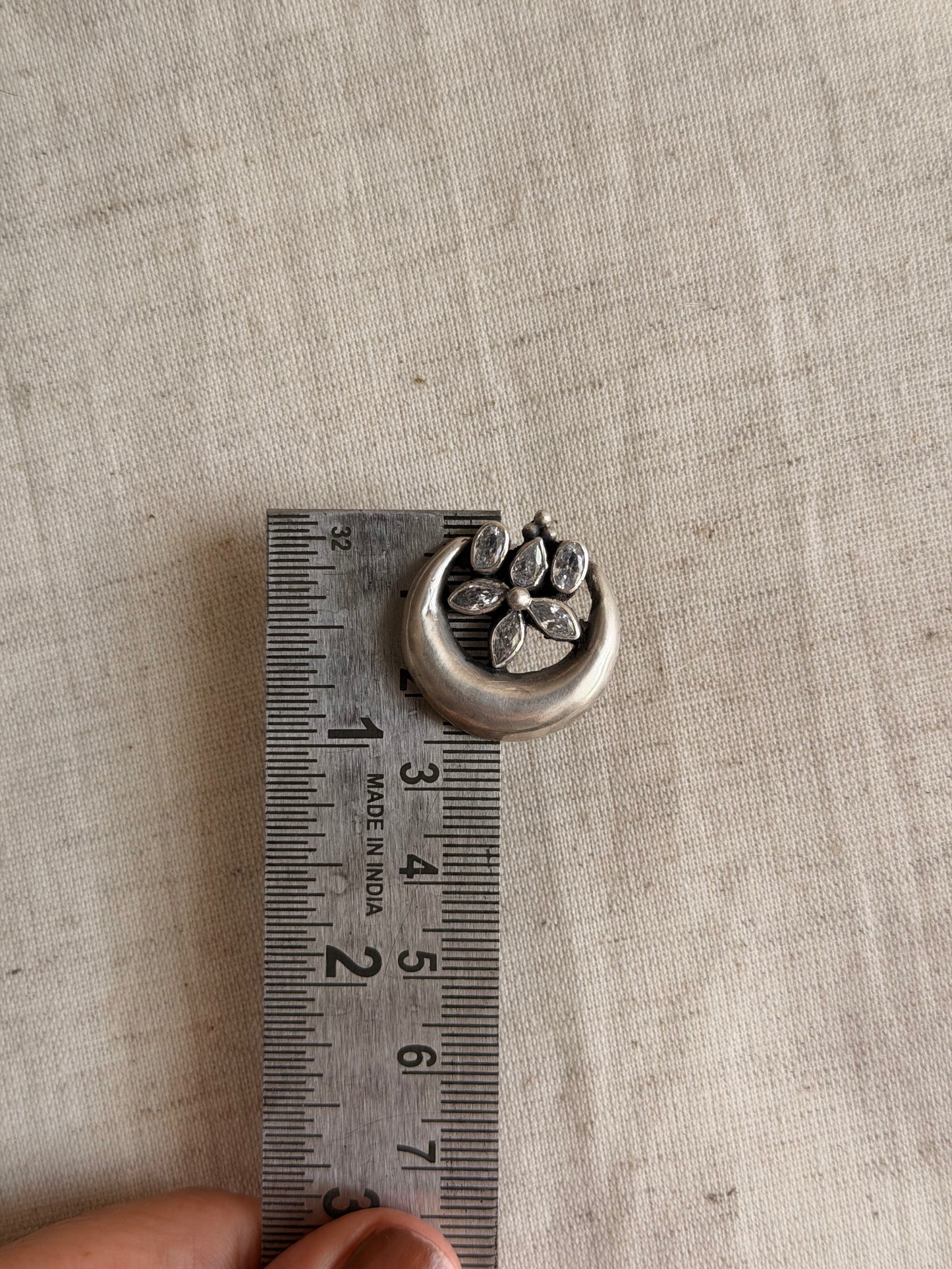 Chand phool silver studs with kundan detail