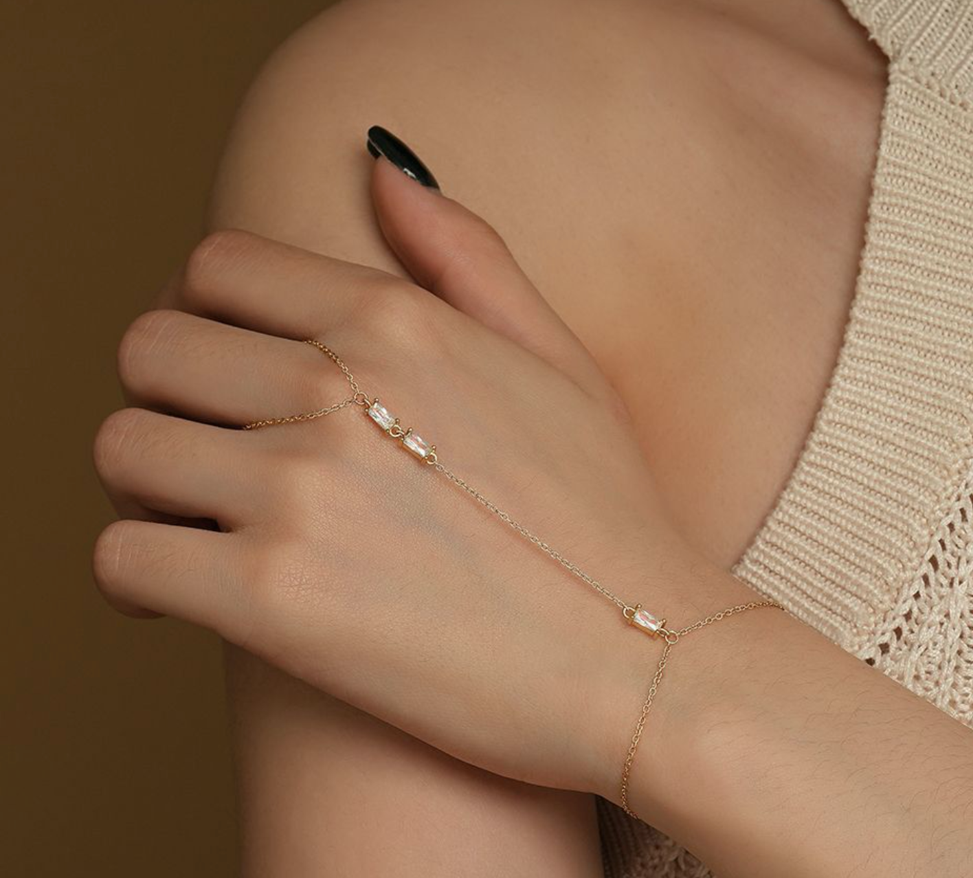 Lino 18K gold plated hand chain in sterling silver with zircon detail