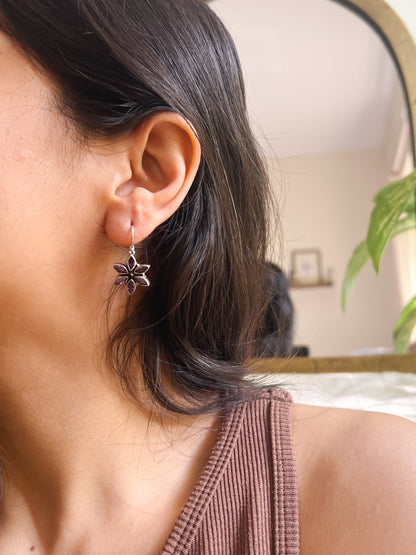 Keerat fish hook earrings in silver with kundan flower (2 color variants)