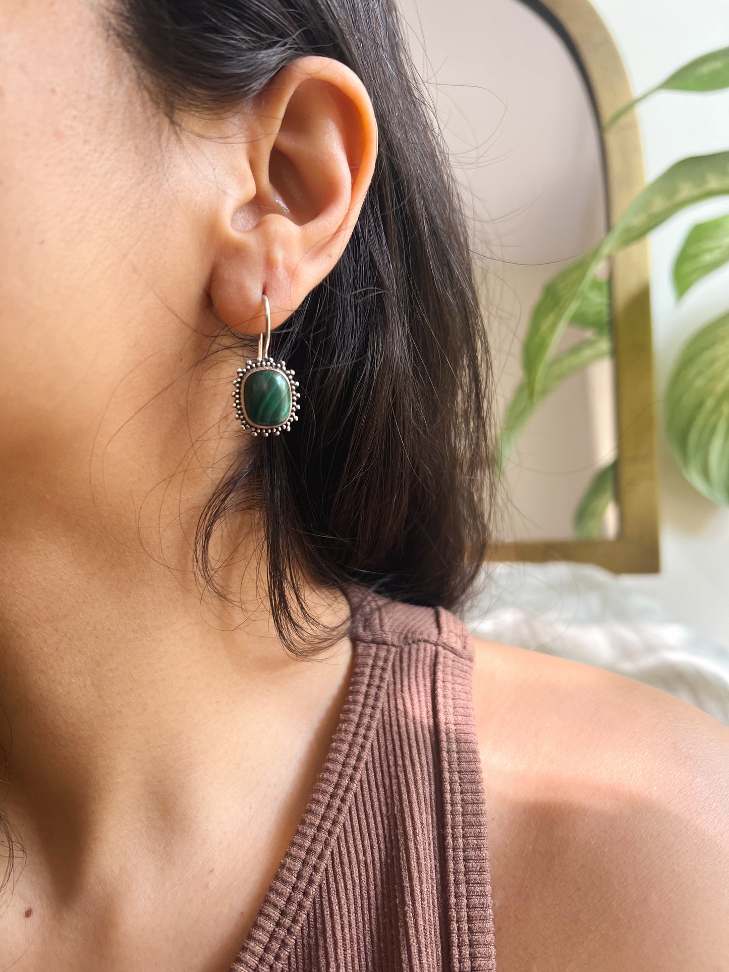 Kuja fish hooks in silver with green malachite stone