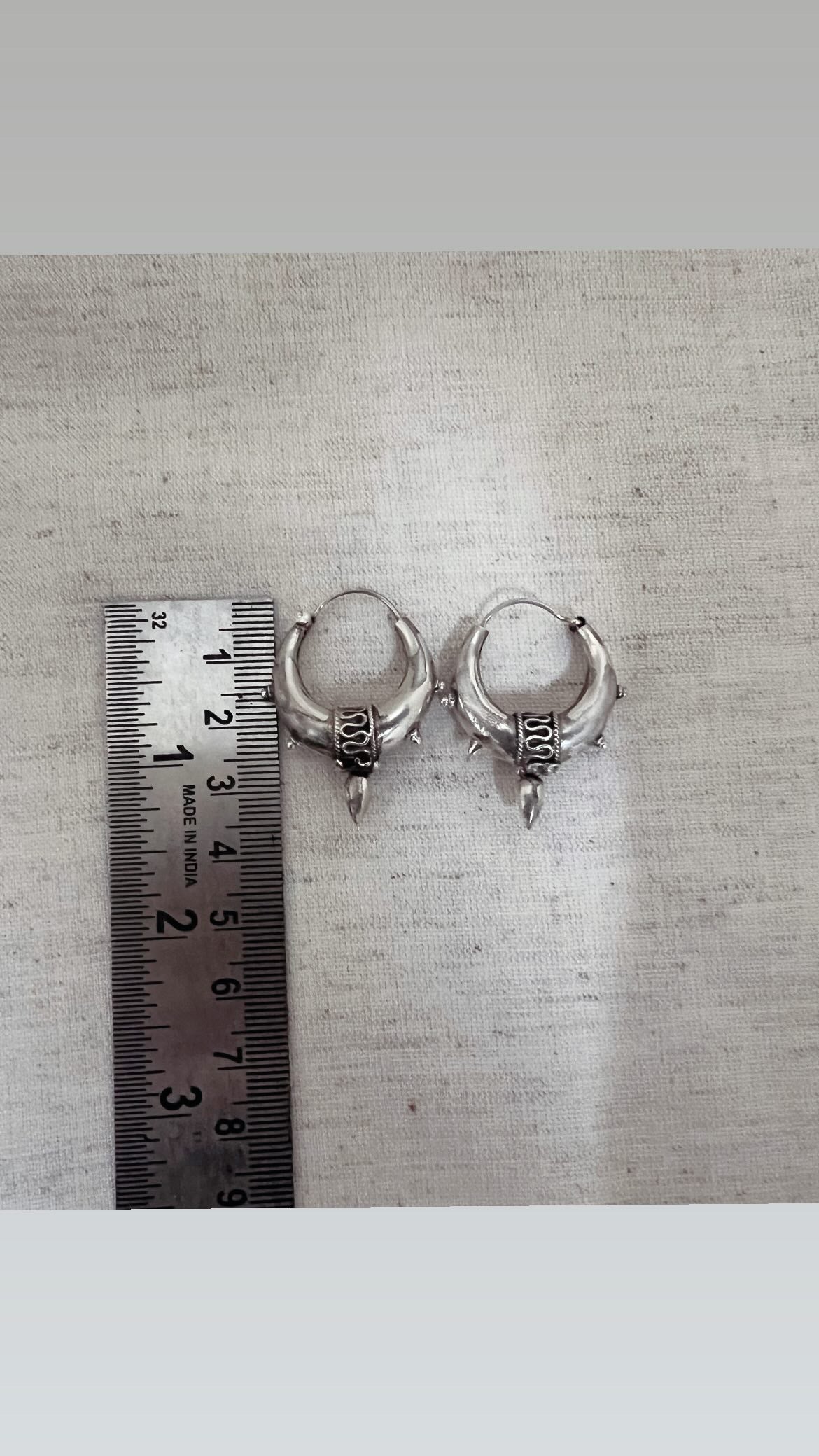 Ardha spiked bali in silver with decorative details (big)