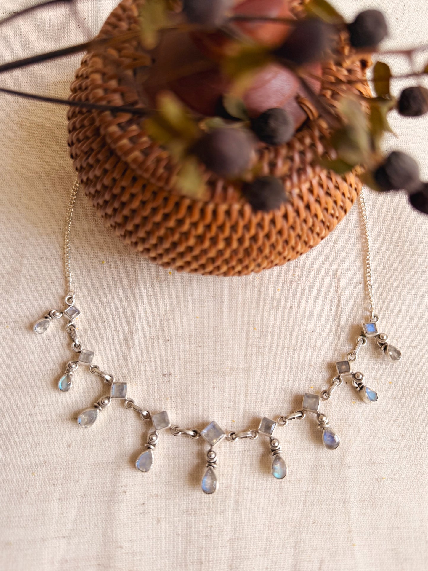 Chandni necklace with moonstone in silver