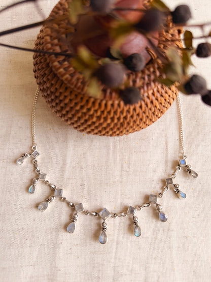 Chandni necklace with moonstone in silver