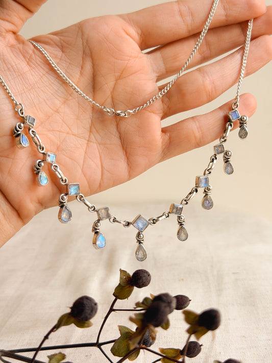 Chandni necklace with moonstone in silver