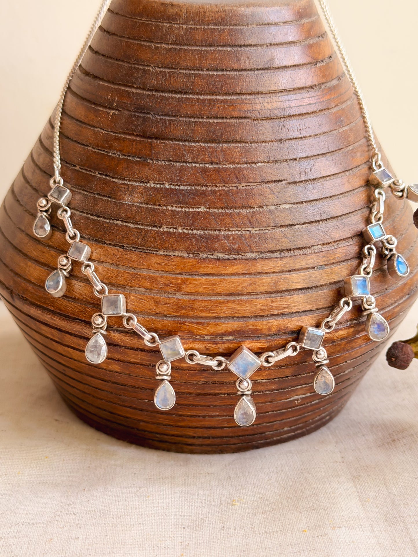 Chandni necklace with moonstone in silver