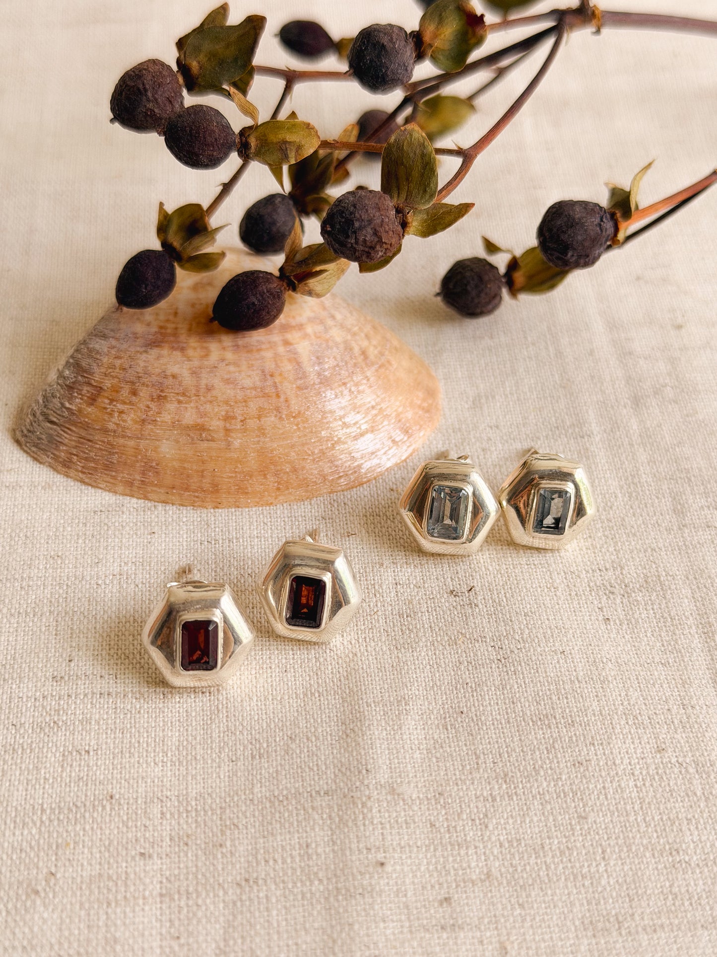 Siddhi studs in silver (2 color variant)